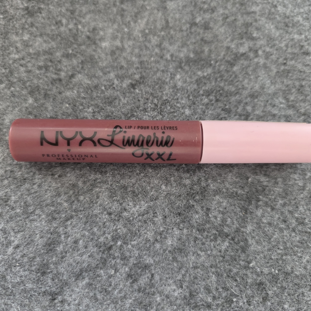 NYX Lip Lingerie XXL in shade 14 (Bust-Ed)
